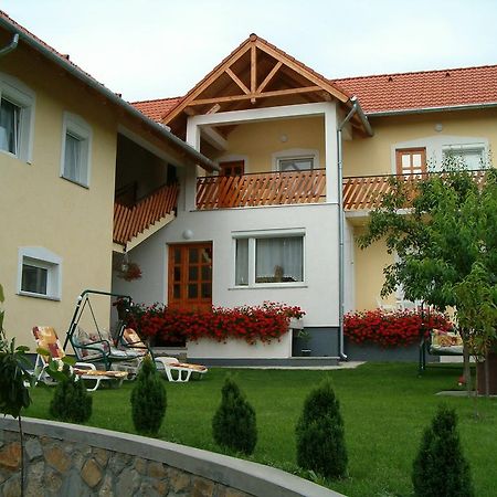 Madach Apartman Heviz Bagian luar foto