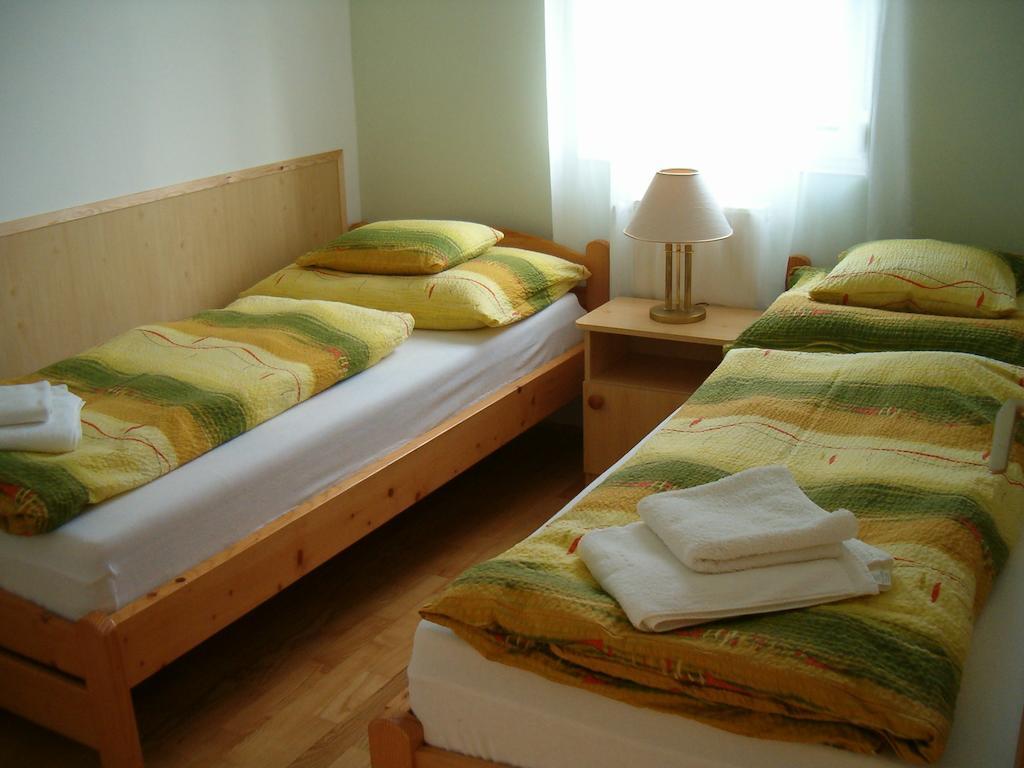 Madach Apartman Heviz Bagian luar foto