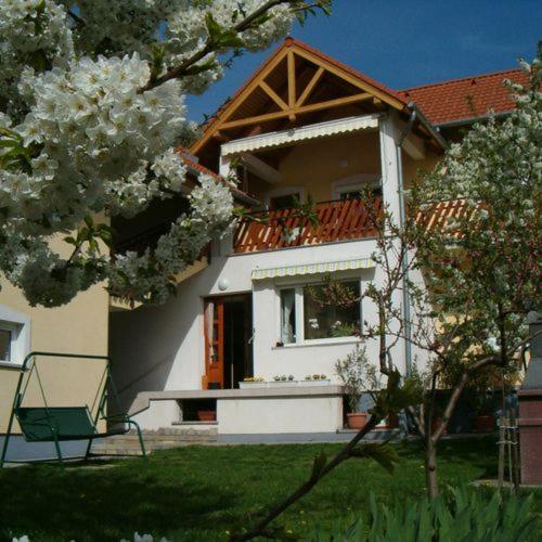 Madach Apartman Heviz Bagian luar foto