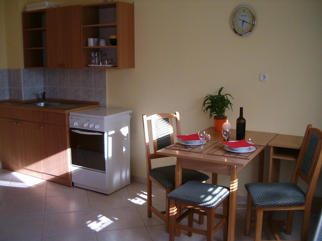 Madach Apartman Heviz Ruang foto