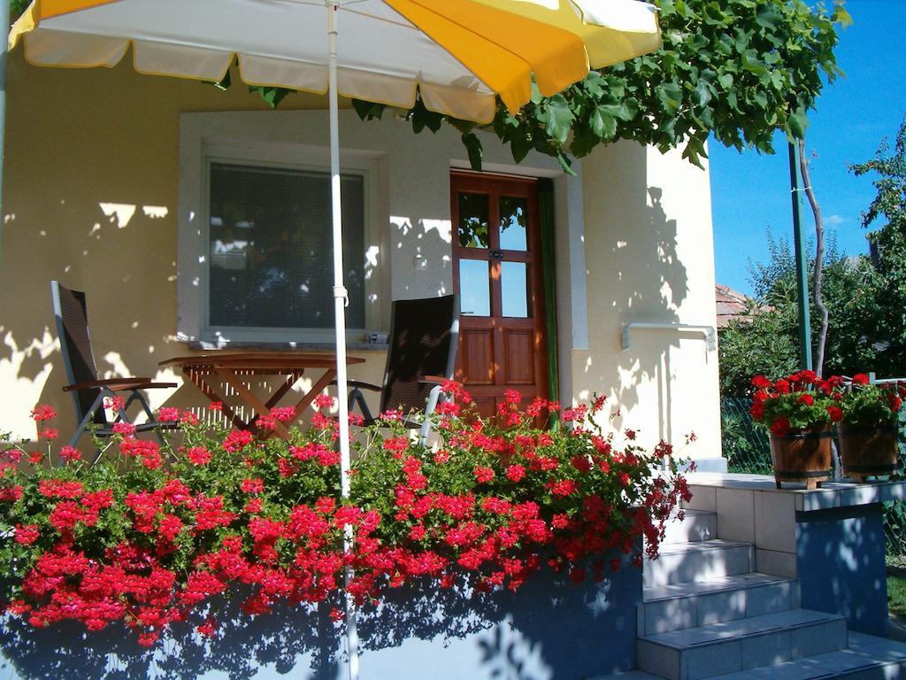 Madach Apartman Heviz Bagian luar foto