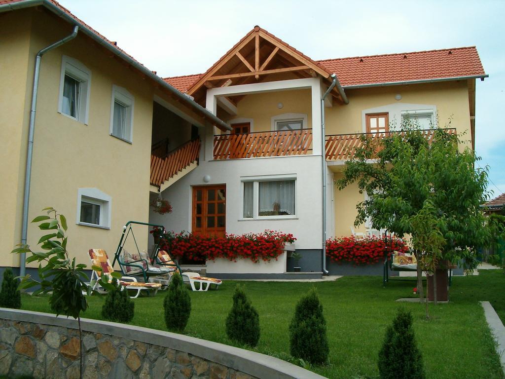 Madach Apartman Heviz Bagian luar foto